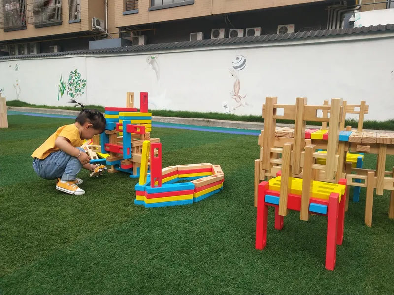 Interactive construction experiences with color recognition