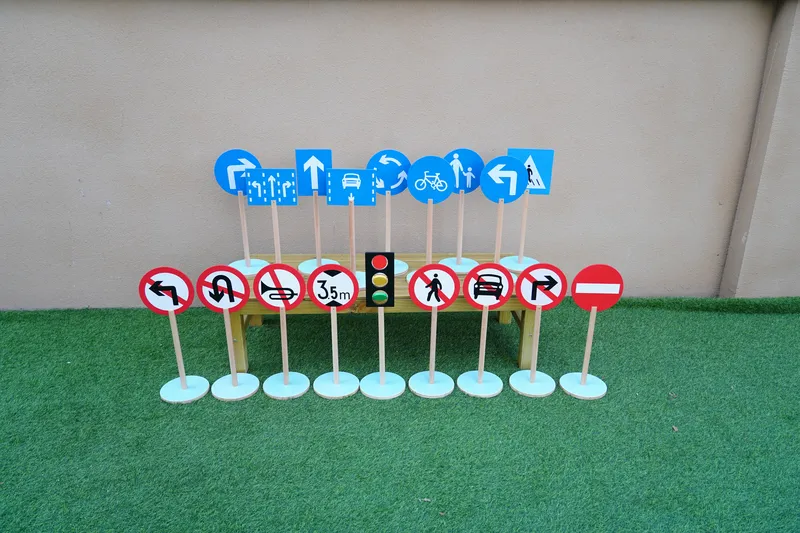 Traffic lights and road safety educational components