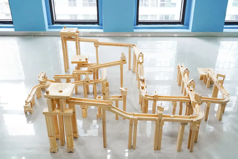 Gravity-powered marble motion system in action