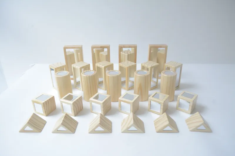 Visual perception and spatial awareness development through mirror play