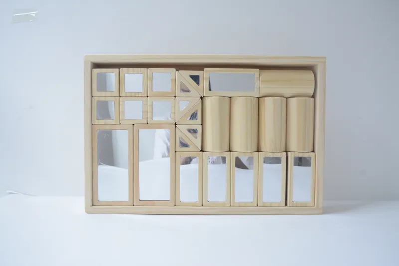 Light and reflection exploration with symmetry understanding activities