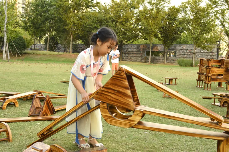 Innovative slot-connection systems for side panel construction