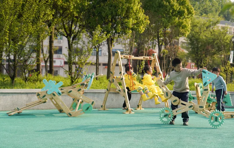 New Zealand pine and PP gears detailed view