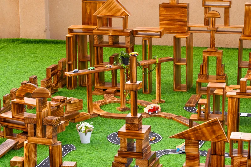 Urban planning skills development with realistic traffic signs