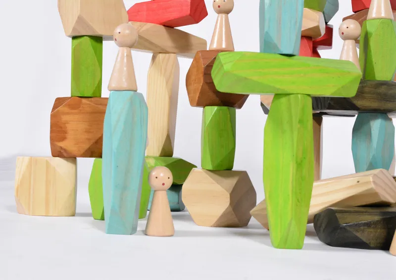 Color coordination learning through tabletop micro-architecture play