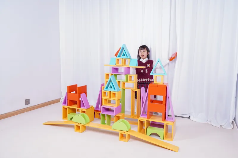 Multicolor lightweight blocks with hollow construction