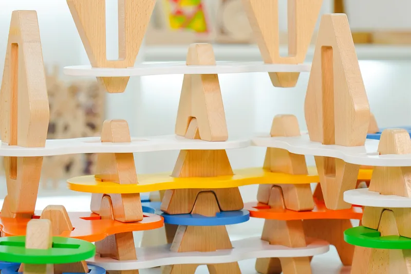 Geometric shapes with premium beech wood V-blocks