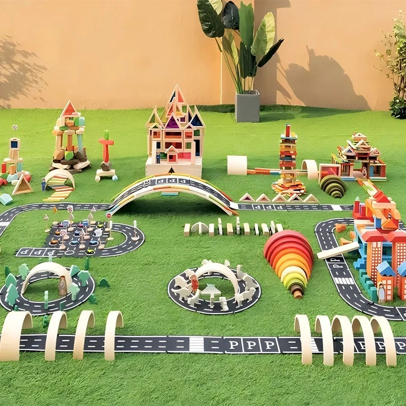 Deluxe Railway Expansion Set - Ultimate construction experience with 904 pieces