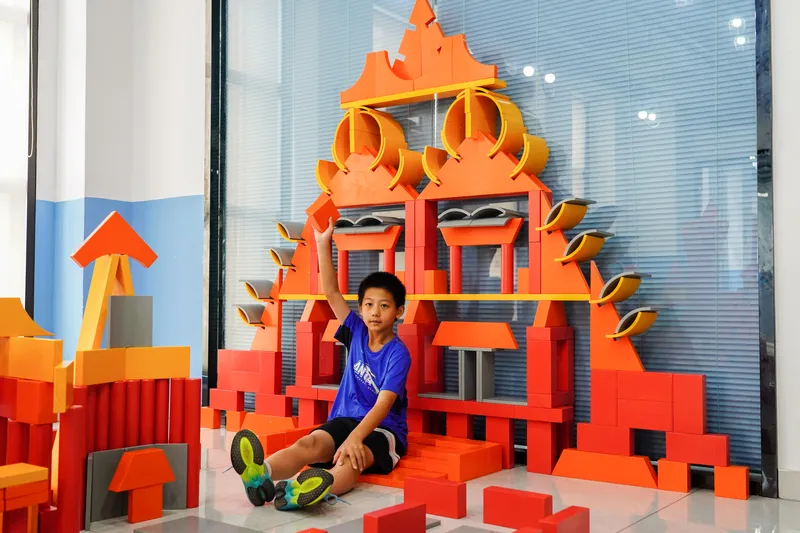 Traditional Chinese architectural colors and enhanced construction quality