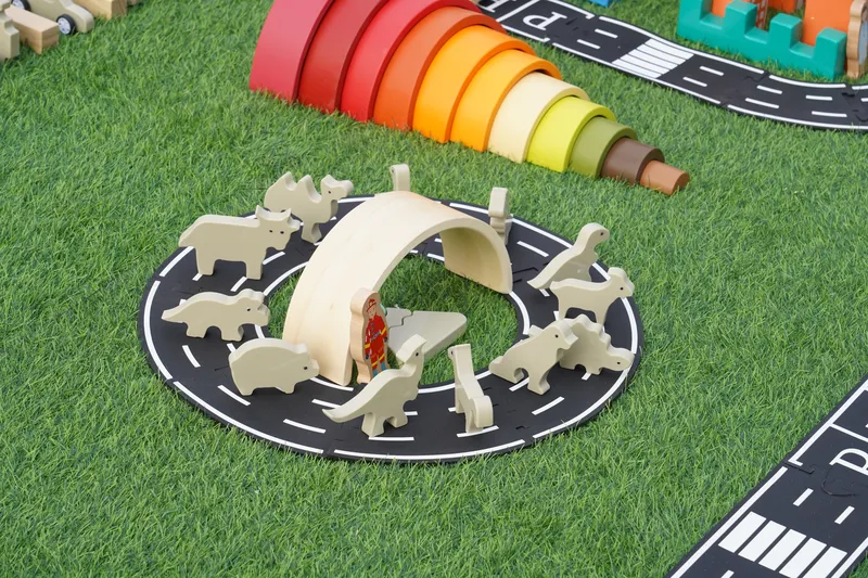 Advanced railway builder with large curved tracks