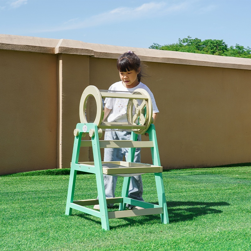 Cement mixer rotating mechanism detail