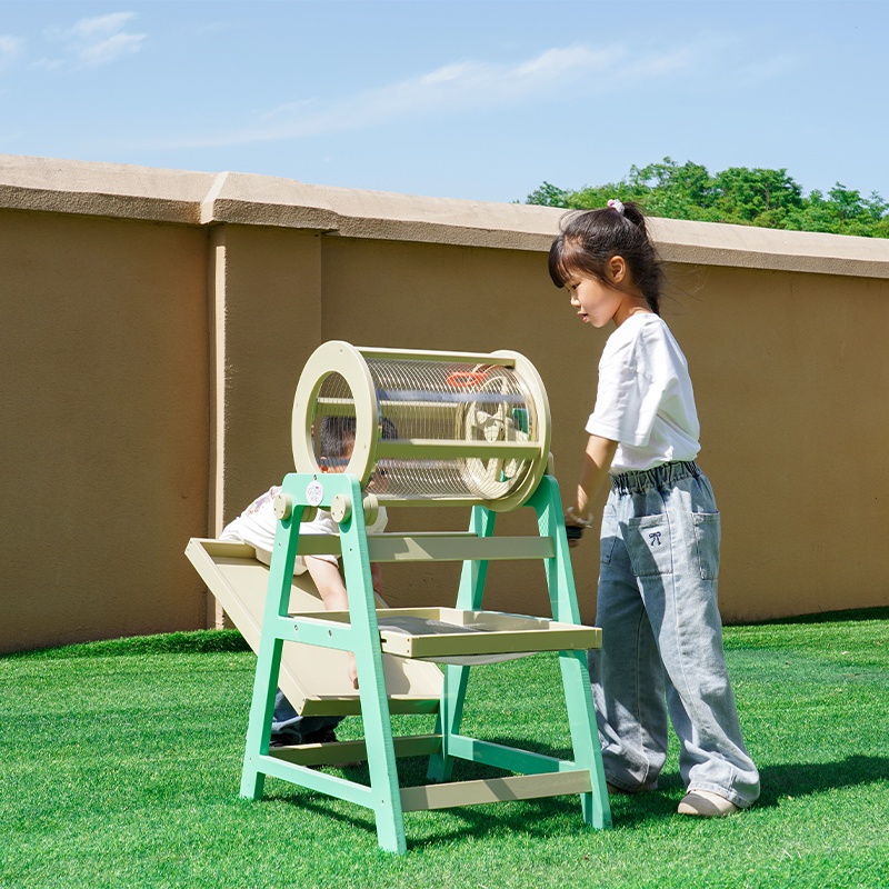 Construction play setup and operation