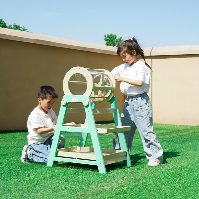 Sand mixing and pouring demonstration