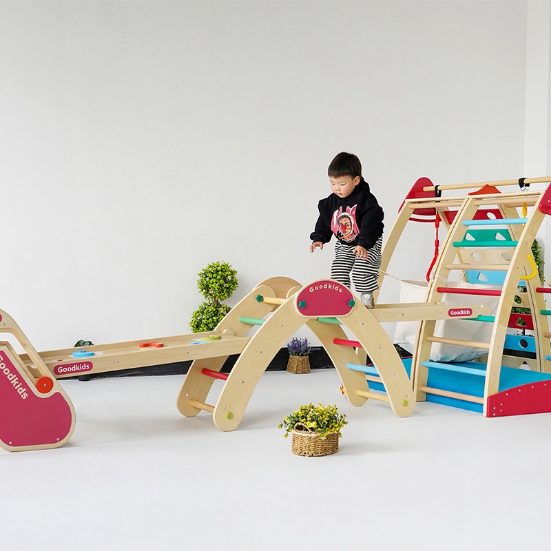 Daycare Play Set 4 Daycare Play Set - Activity components and features