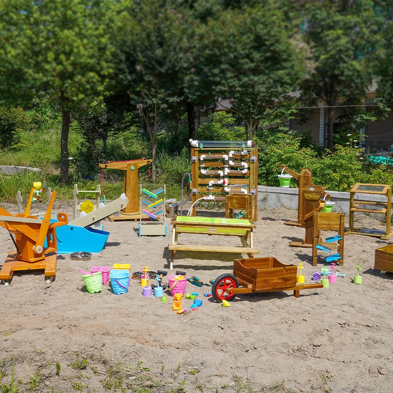 Sand and water components detailed view