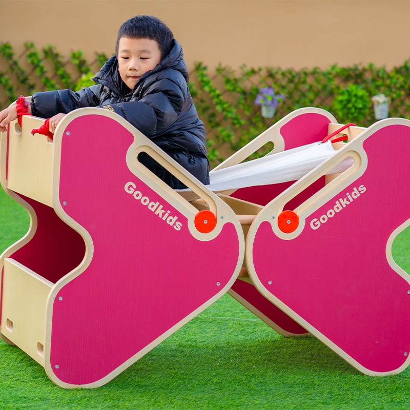 Heart-shaped crawling tunnel - Heart-shaped design details