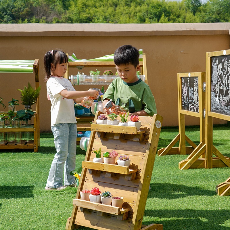 Complete outdoor natural learning environment