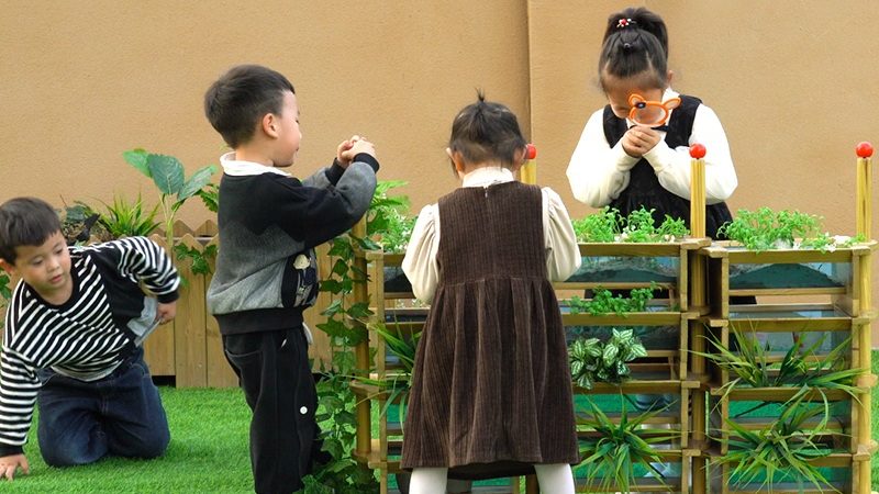 Associative Play: The Essential Guide for Preschool Educators and Early Childhood Programs