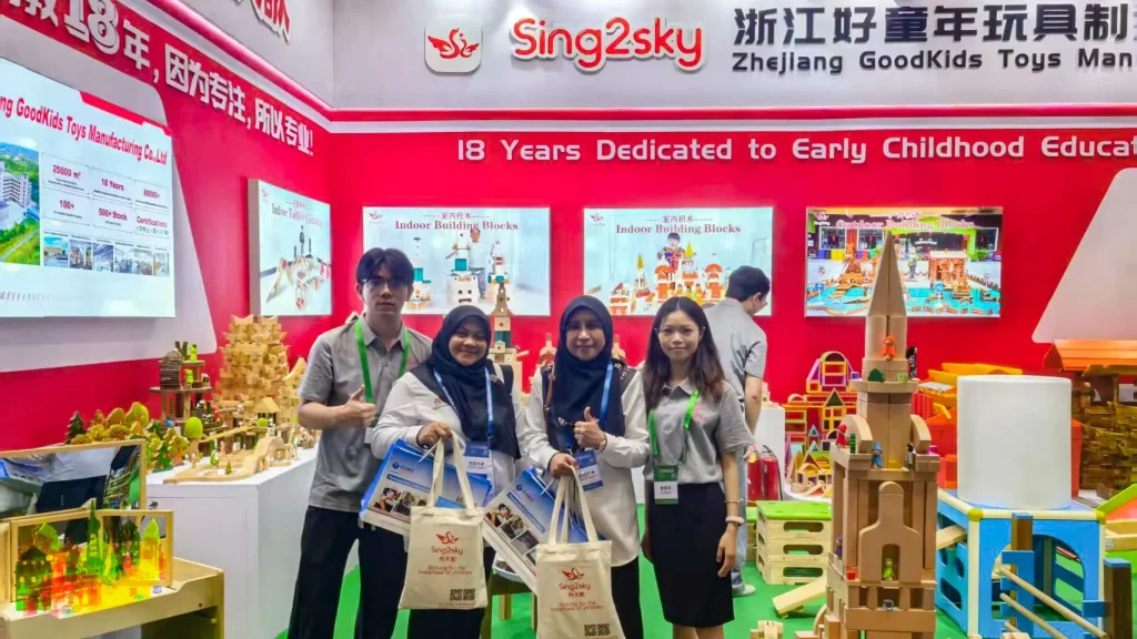 Group Photo at the WORLDDIDAC ASIA 2025 Exhibition Hall