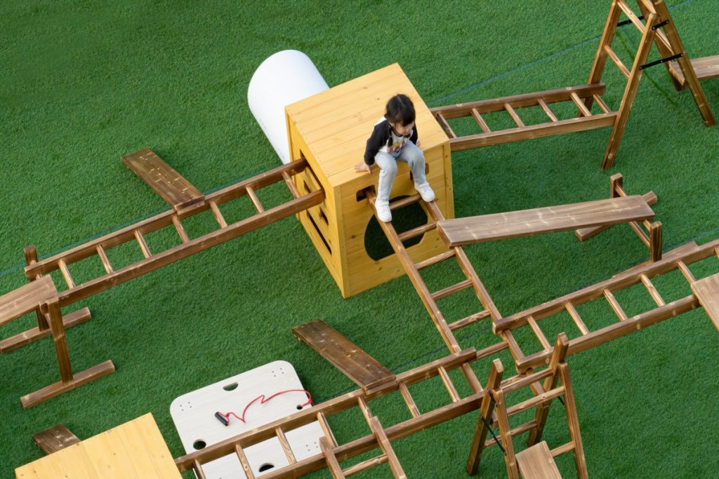 Wooden Outdoor Obstacle Course: 40pcs Kids Climbing Frame Set