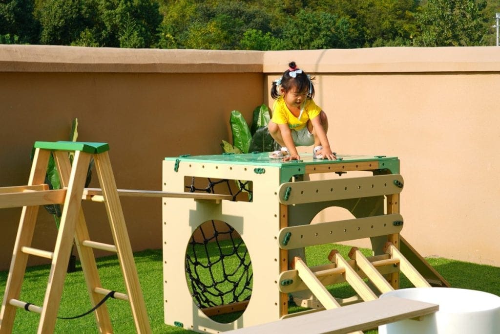 Children's Obstacle Course Equipment: 235pcs Modular STEM Playset