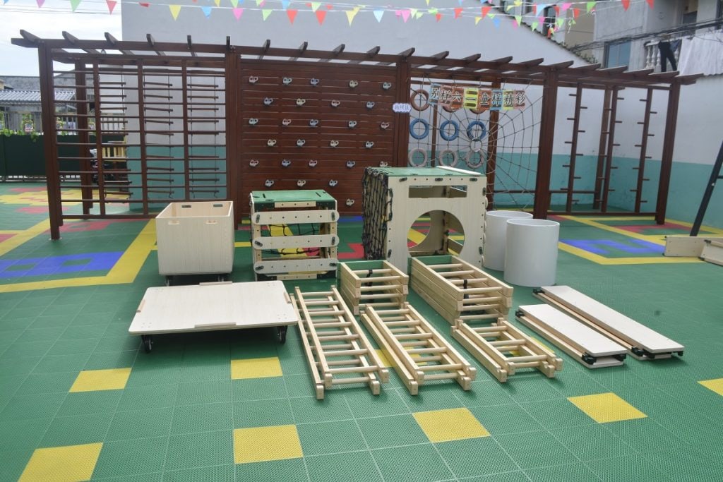 Children's Obstacle Course Equipment: 235pcs Modular STEM Playset