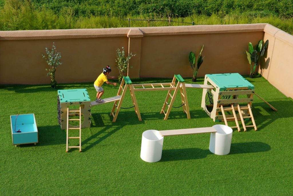 Children's Obstacle Course Equipment: 235pcs Modular STEM Playset