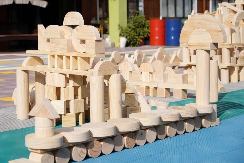 Giant Building Blocks: 1500pcs Natural Wood Architectural Set