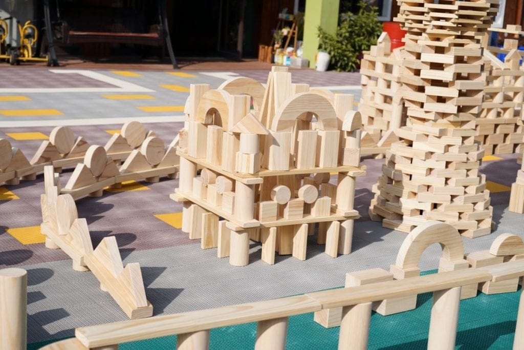 Giant Building Blocks: 1500pcs Natural Wood Architectural Set