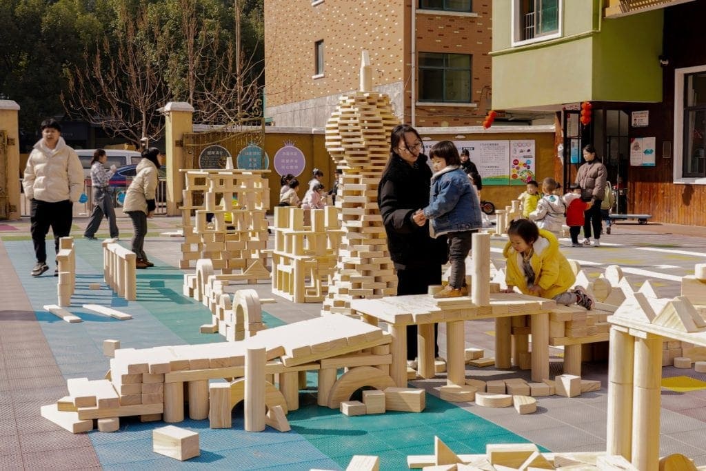 Giant Building Blocks: 1500pcs Natural Wood Architectural Set