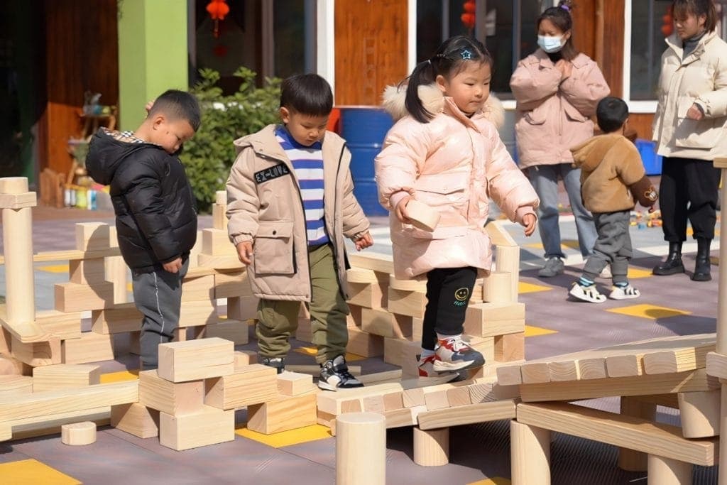 Giant Building Blocks: 1500pcs Natural Wood Architectural Set