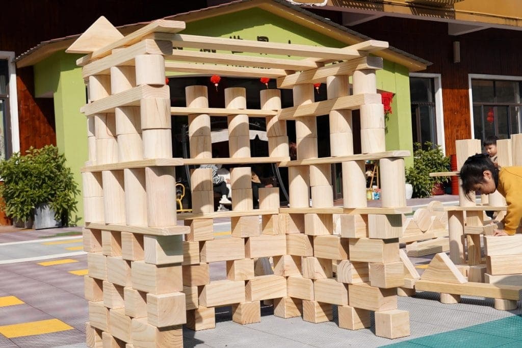 Giant Building Blocks: 1500pcs Natural Wood Architectural Set
