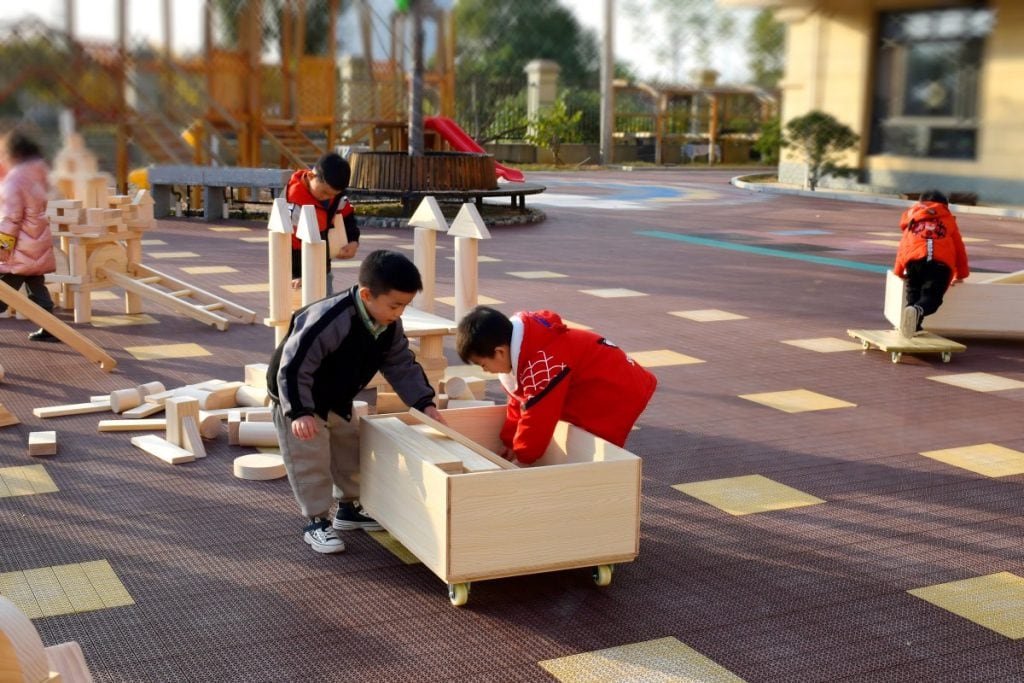 Large Wooden Building Blocks: 706pcs Outdoor Exploration Set
