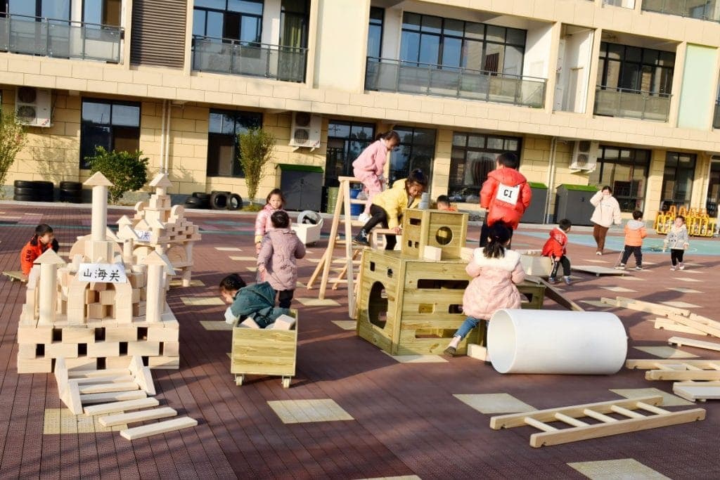 Large Wooden Building Blocks: 706pcs Outdoor Exploration Set