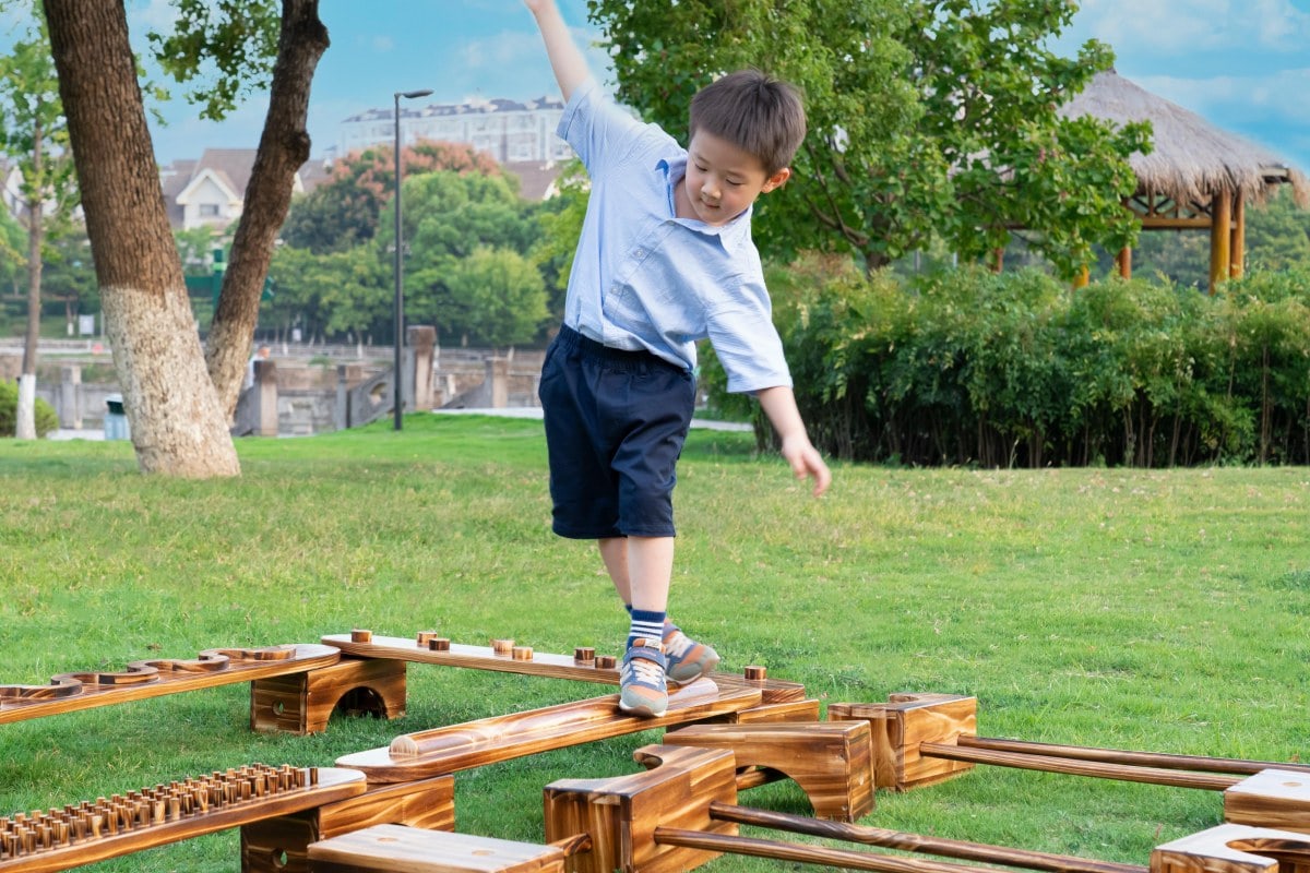 Wooden Outdoor Playground Equipment: 32pcs Balance Stones Set