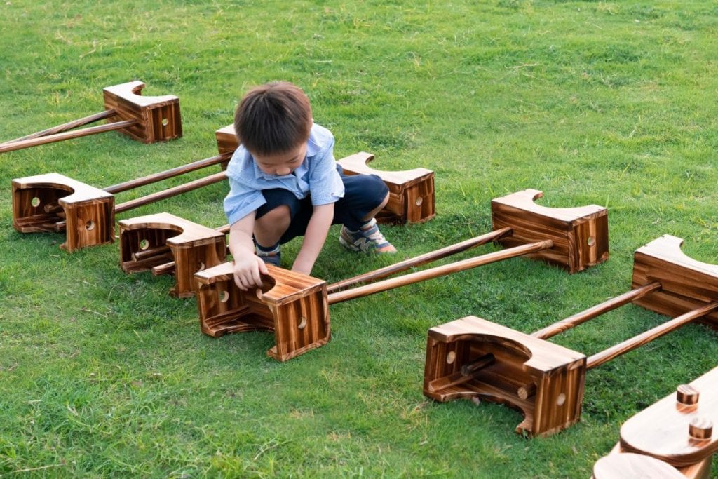 Wooden Outdoor Playground Equipment: 32pcs Balance Stones Set