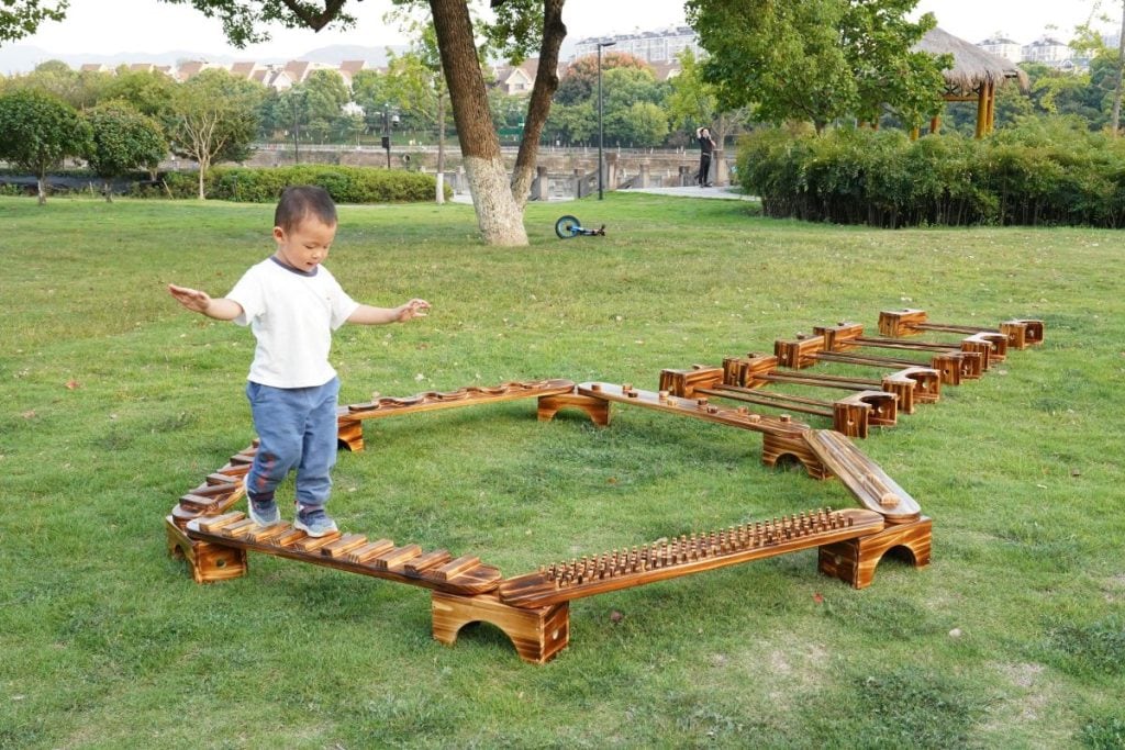 Wooden Outdoor Playground Equipment: 32pcs Balance Stones Set