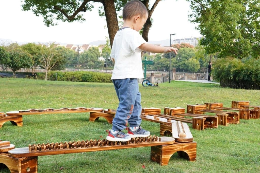 Wooden Outdoor Playground Equipment: 32pcs Balance Stones Set