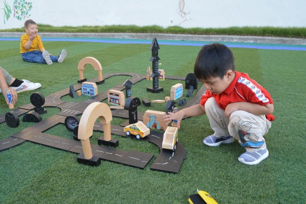 100-Piece Chalkboard City & Road Building Blocks Set