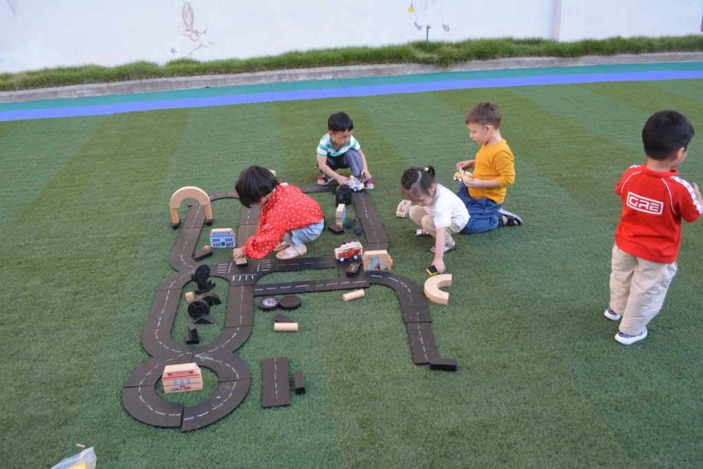 100-Piece Chalkboard City & Road Building Blocks Set