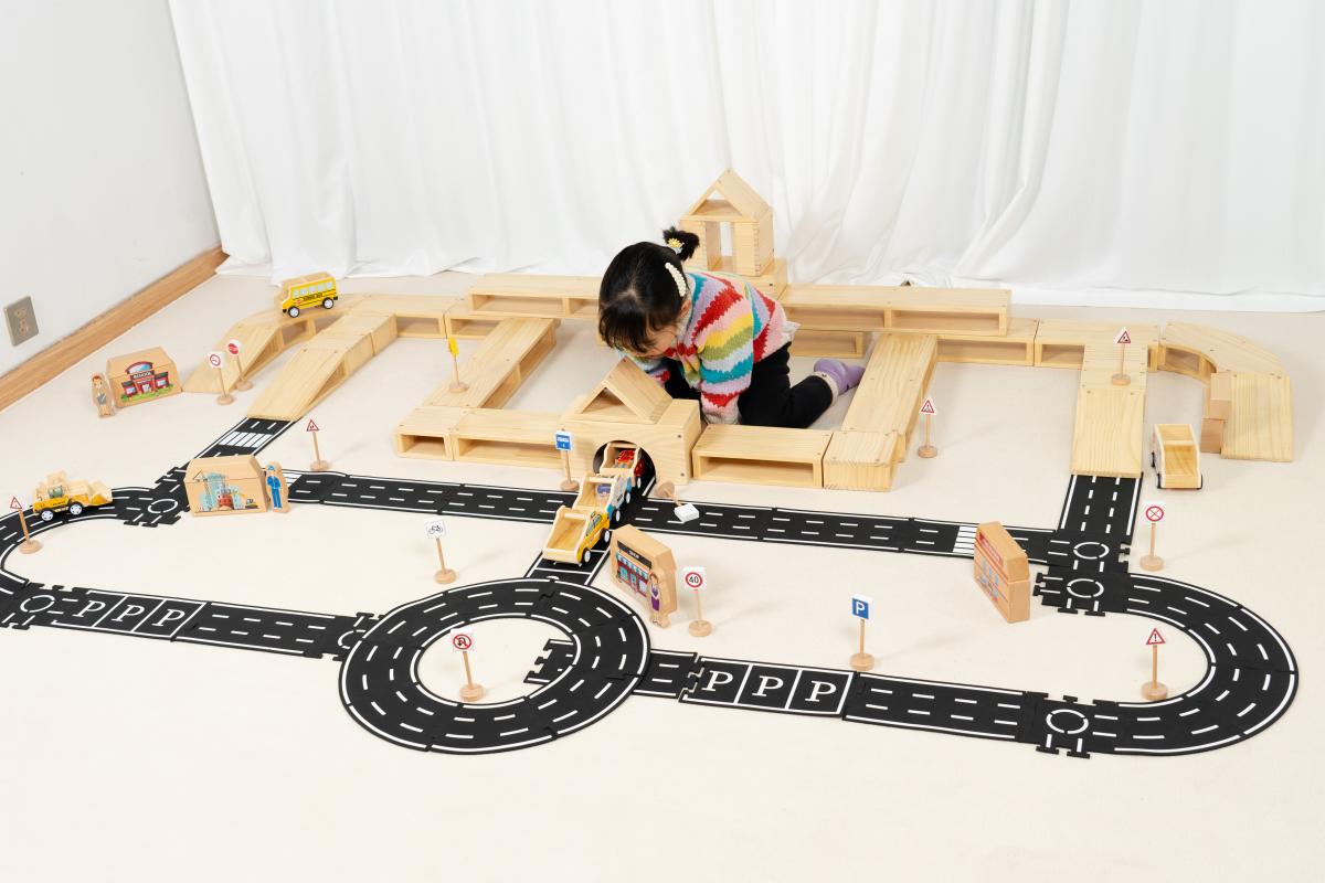 Block Play Activities for Preschoolers: 26 Fun Ideas 1 Block play activities for preschoolers with colorful construction materials