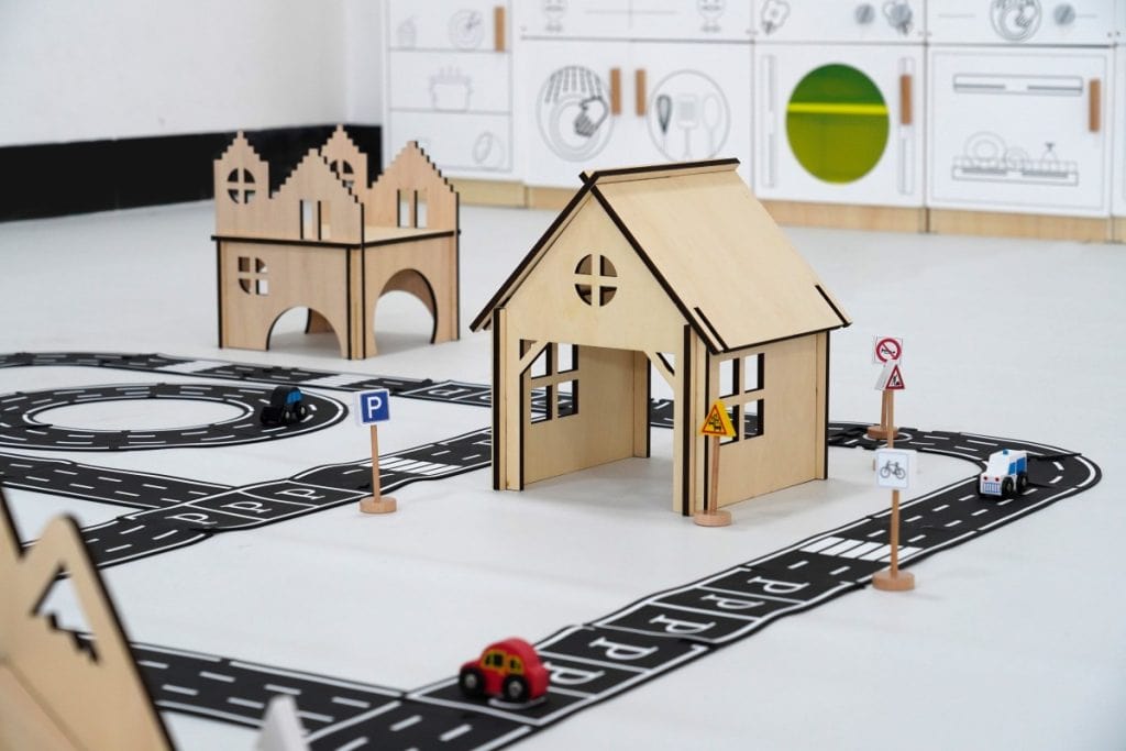 135-Piece Modular Roadway Town & Wooden Building Play Set