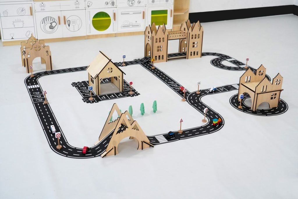 135-Piece Modular Roadway Town & Wooden Building Play Set