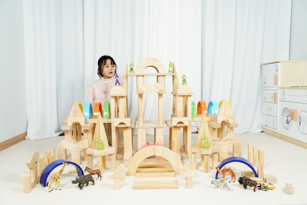195-Piece Rainbow Architectural Wooden Block Set