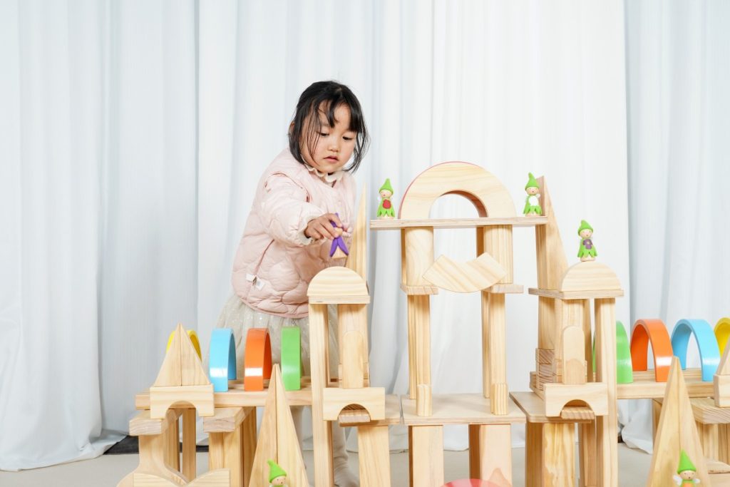 195-Piece Rainbow Architectural Wooden Block Set