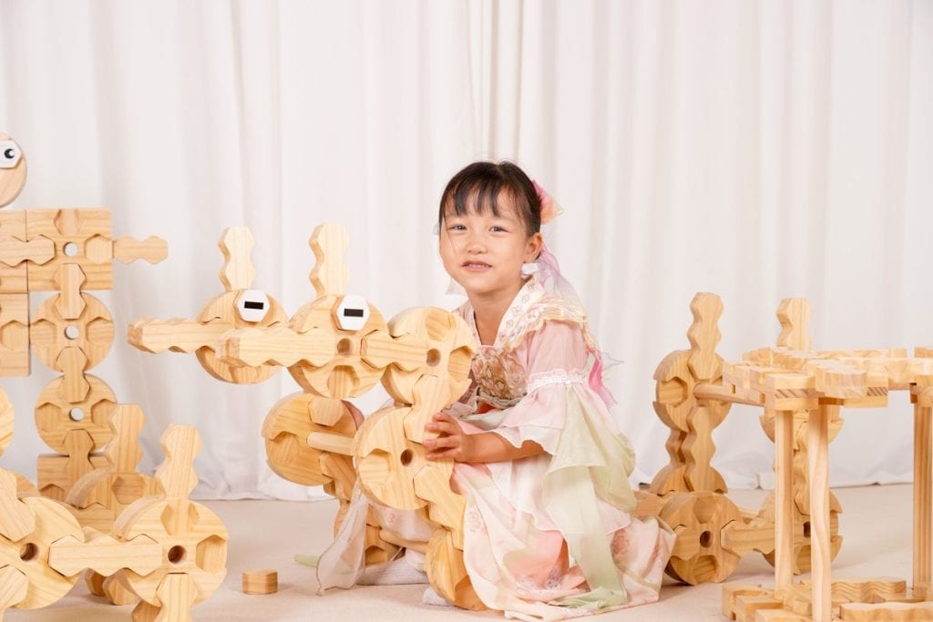 198-Piece Pinewood Interlocking Connector Building Set