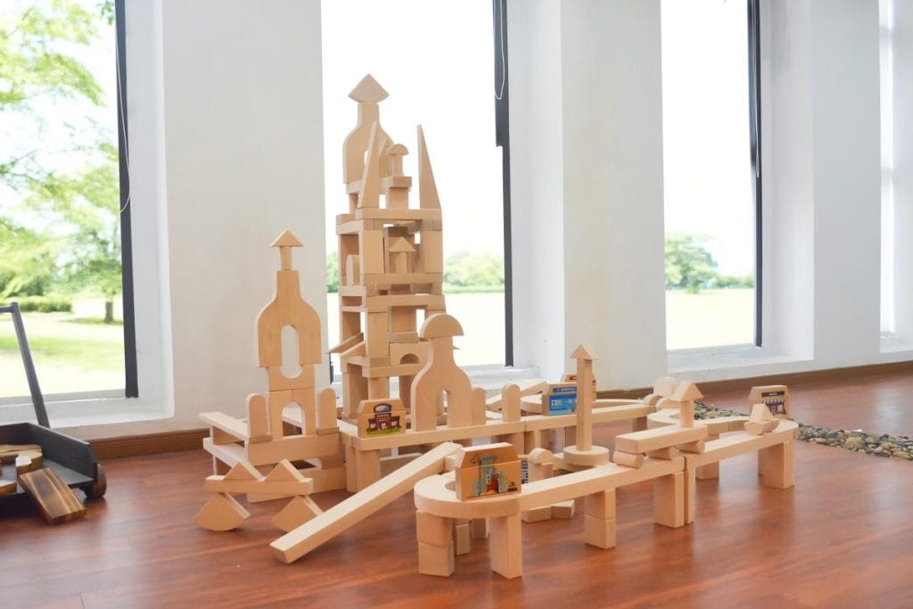 200-Piece Jumbo Solid Wood Unit Blocks Set