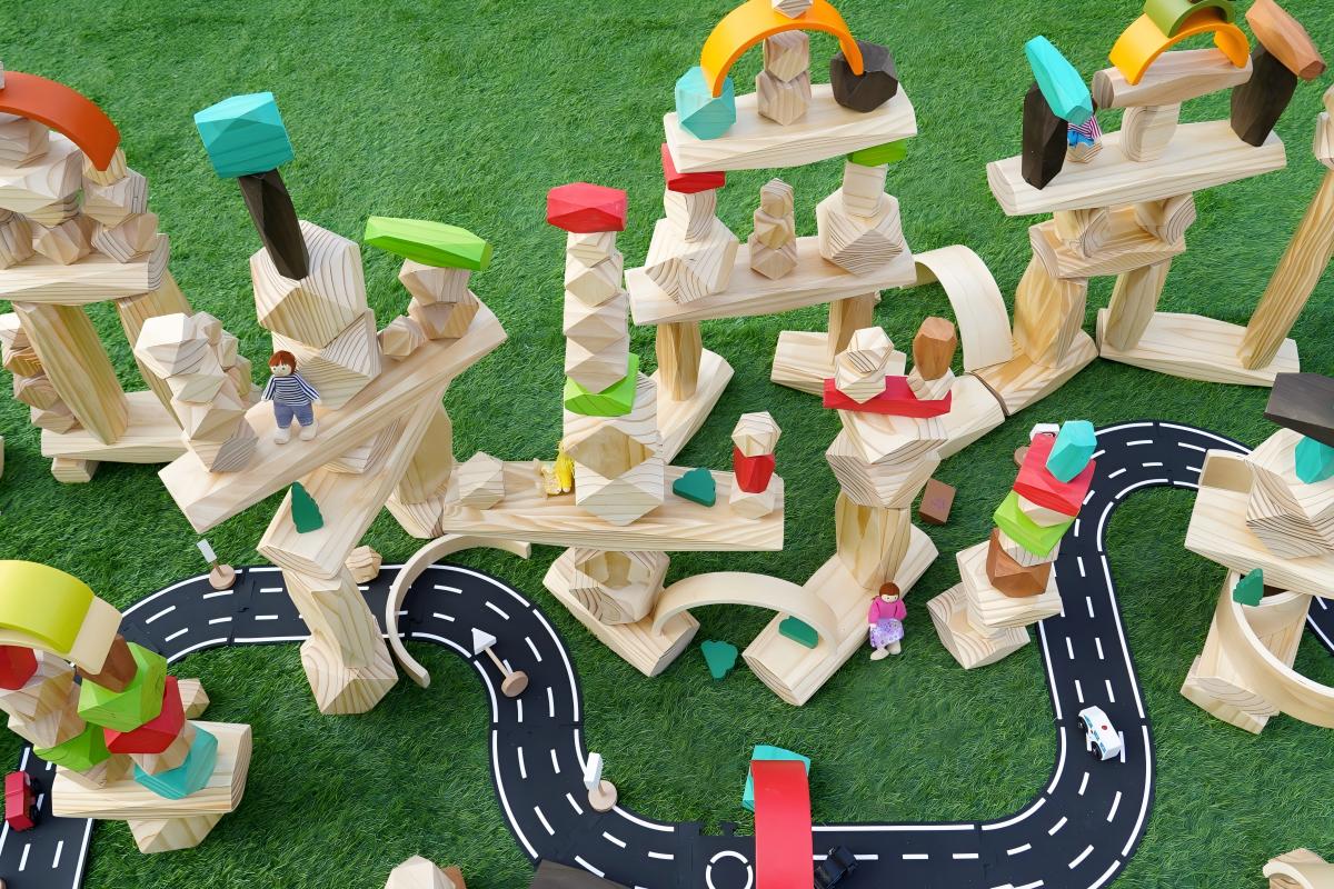 Construction Toys for Preschoolers: 9 Powerful Buying Tips 5 Colourful stacking blocks with smooth surfaces for supervised preschool construction play