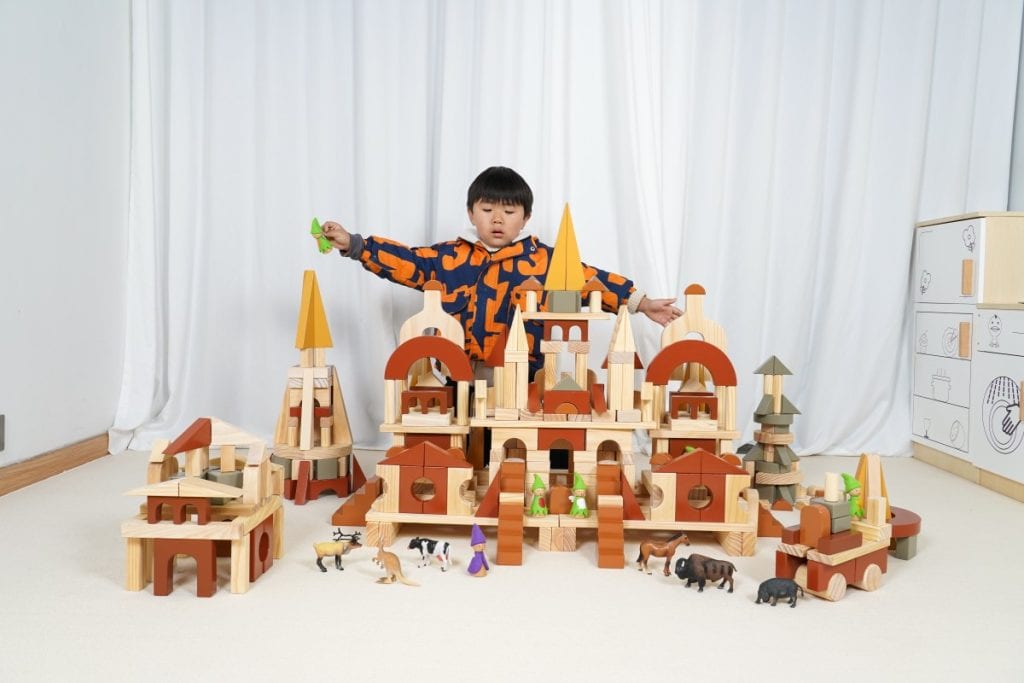 412-Piece Fantasy Castle Wooden Building Block Set
