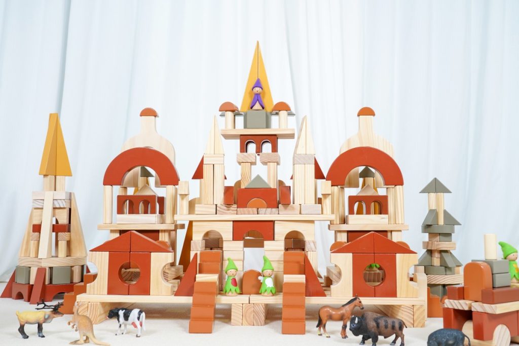 412-Piece Fantasy Castle Wooden Building Block Set